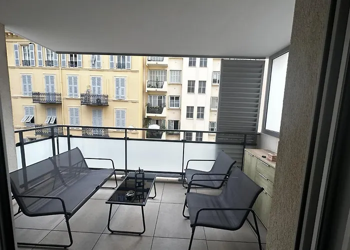 Superbe Terrasse 2p A 5 Min A Pied Du Vieux Nice, Du Port Et Du Tram *